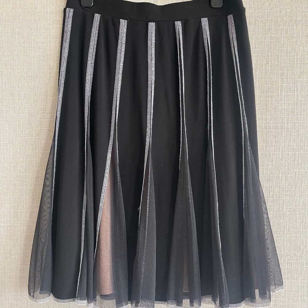 NWT Joseph Ribkoff Size 6 black and tan pleated skirt